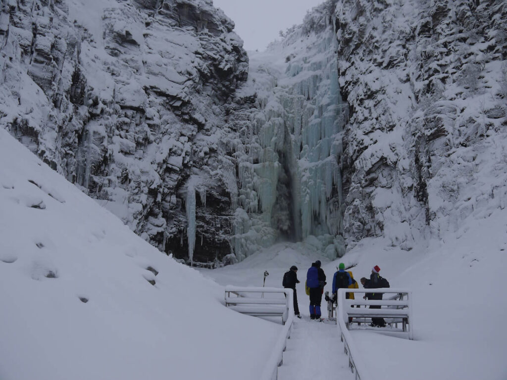 Am 24.12.2013 ist der Wasserfall Njupeskär am Fulufjell in der unteren Mitte noch nicht gefroren