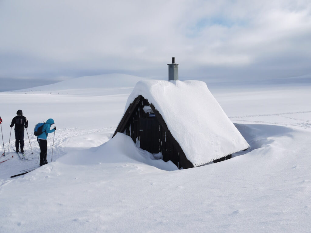 Die Schutzhütte Oskarstugan auf dem Langfjell am 20.02.2018