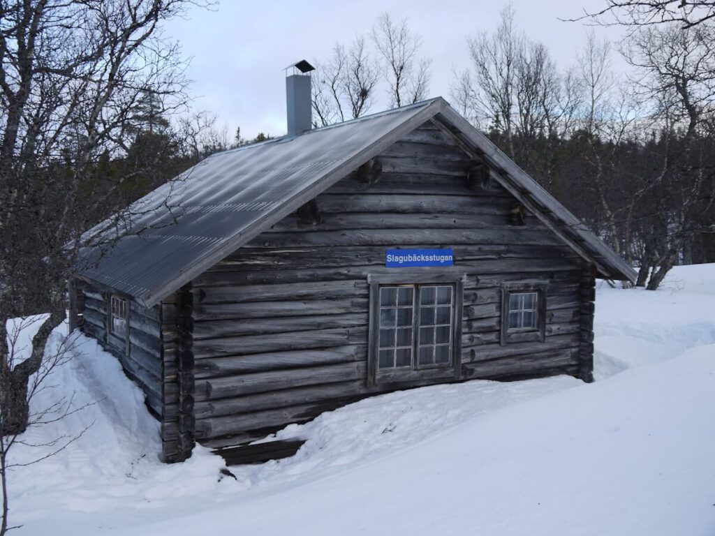 Die Schutzhütte Slagubäcksstugan am Nipfjell am 19.02.2015