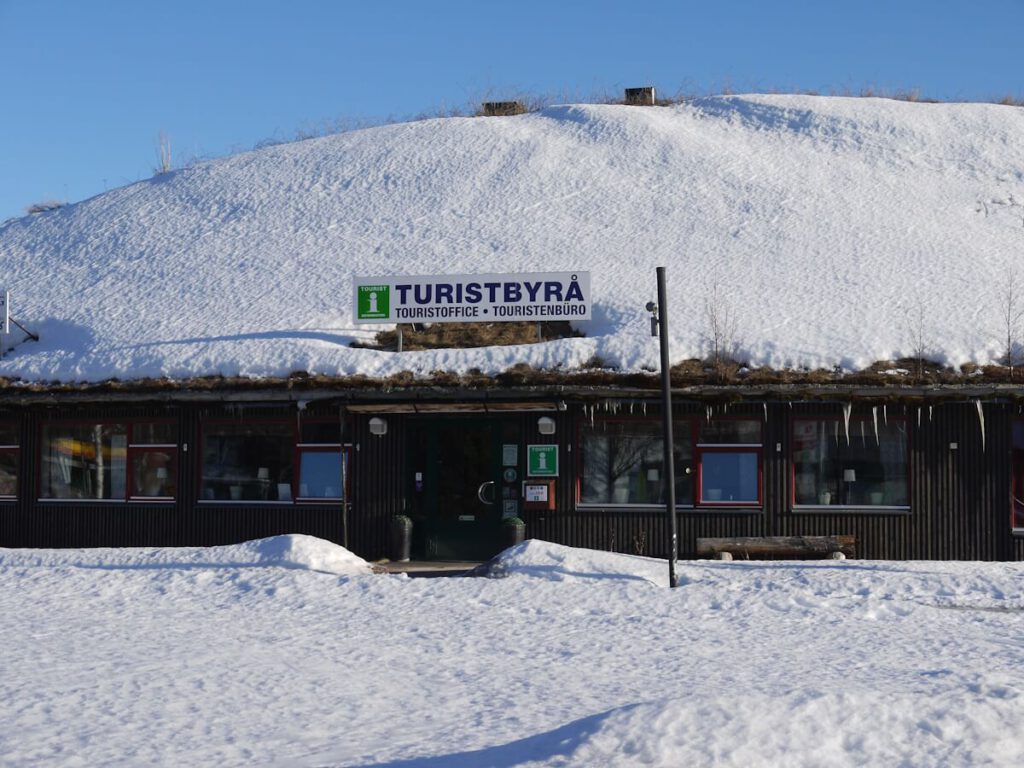 Die exzellente Touristeninformation in der kleinen Stadt Idre in Dalarna bietet umfangreiche Informationen und Informationsmaterial auch in englicher und deutscher Sprache (25.03.2014)