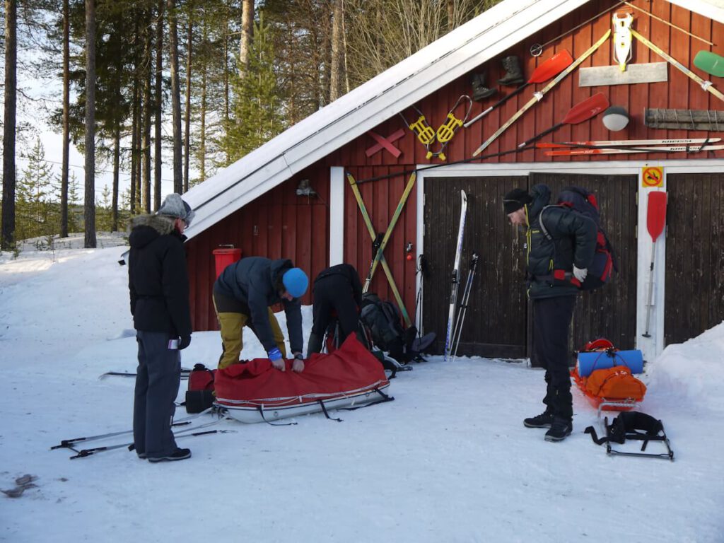 Vorbereitung einer Pulkatour im "Aktivcamp Idre" von "Rucksack-Reisen" am 10.02.2015