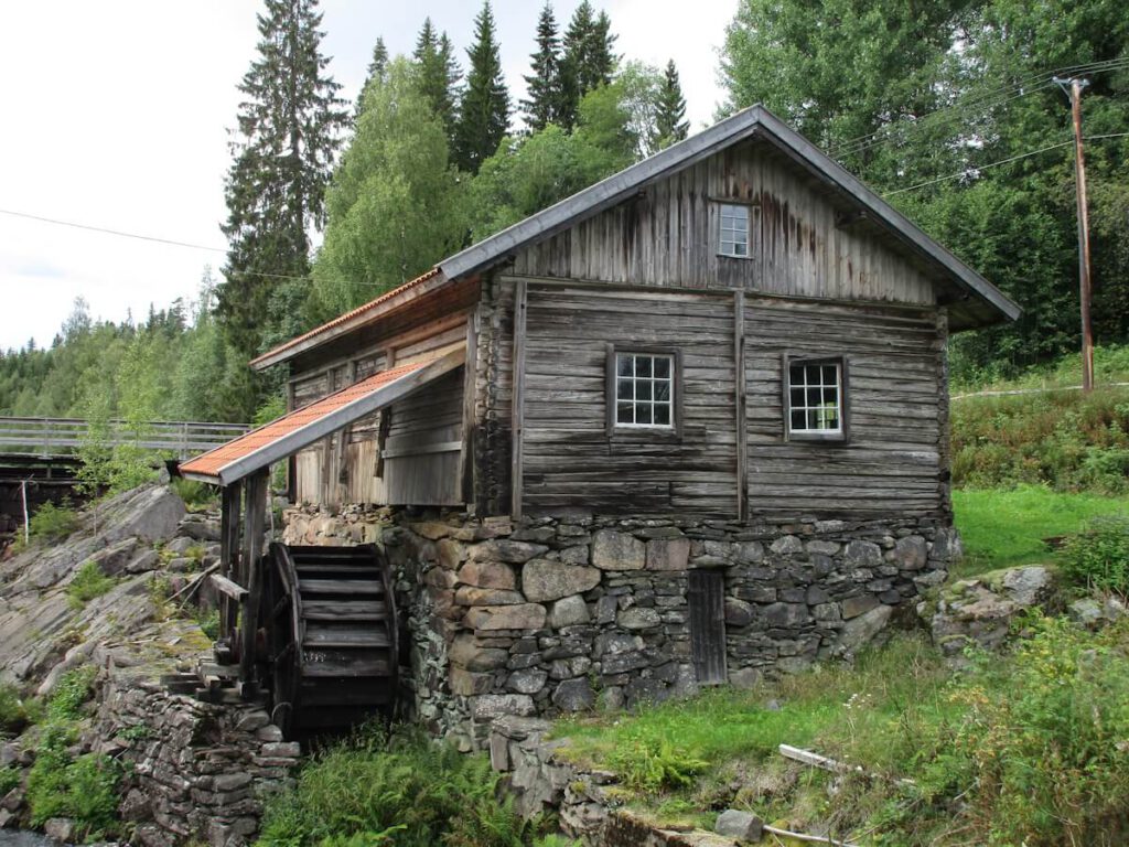 Alte Wassermühle beim See Röjden/Røgden (280 m) in Värmland am 15.08.2016