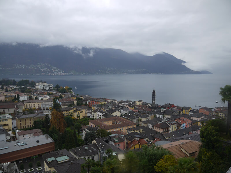 Blick vom Monte Veritá auf die Stadt Ascona am Lago Maggiore im Tessin am 25.11.2016.