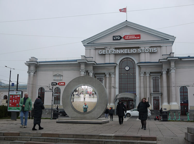 Das Gebäude des Hauptbahnhofs von Vilnius (14.11.2024)