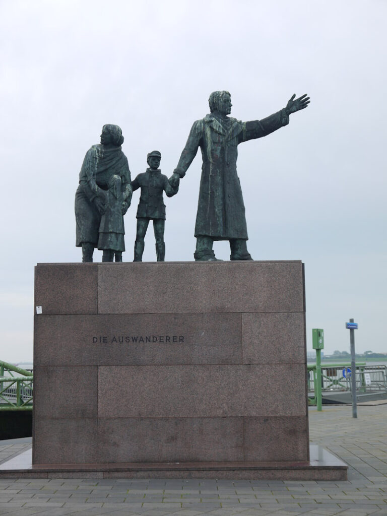 Das Auswanderer-Denkmal in Bremerhaven (20.10.2020).