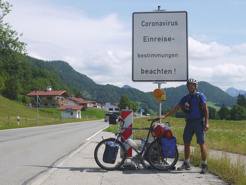 An der Grenze zwischen Österreich und der Bundesrepublik Deutschland zwischen den Städten Kufstein und Reit im Winkel während einer Fahrradreise in der nördlichen Alpenregion zu Zeiten der sogenannten "Corona-Krise" am 28.07.2021.