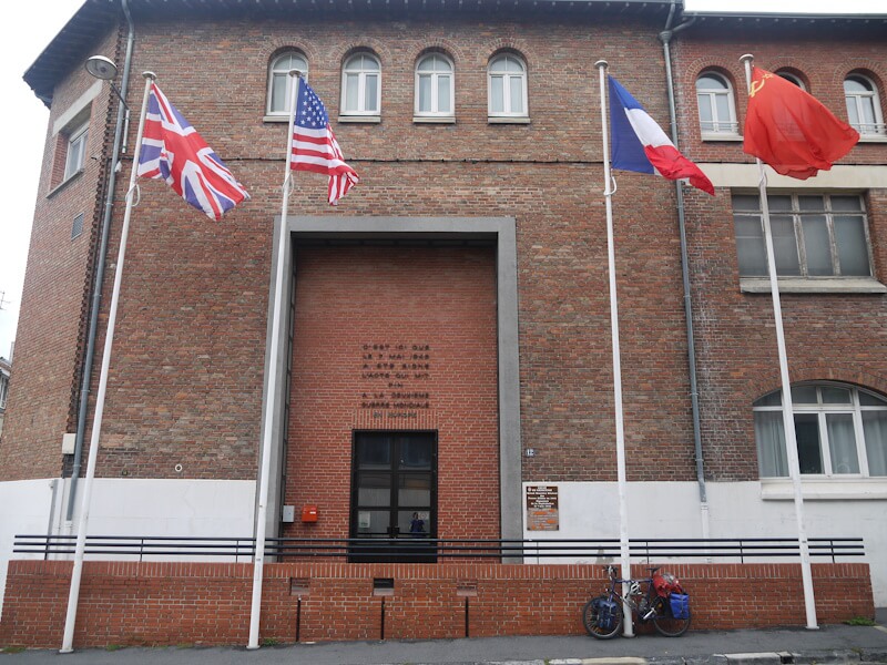 Das Gebäude in der Stadt Reims, in dem am 07.05.1945 die bedingungslose Kapitulation unterzeichnet wurde. (01.10.2022)