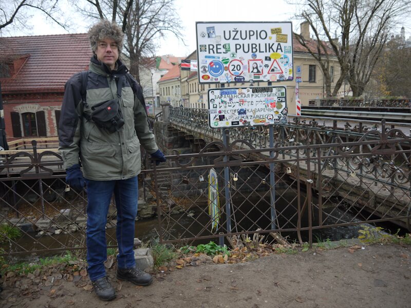 Der Stadtteil Užupis in Vilnius gilt als ein Zentrum von Alternativkultur, und man hat hier sogar eine eigene Republik, die „Užupio Res Publica“ gegründet, ein „Freistaat“ mit eigener Verfassung, Parlament, Regierungssitz und Universität. (13.11.2024)