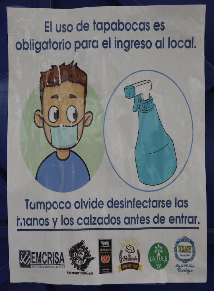 Plakat über Hygienemaßnahmen während der sogenannten "Corona-Krise" in der Stadt Conceptión in Paraguay am 13.05.2020.