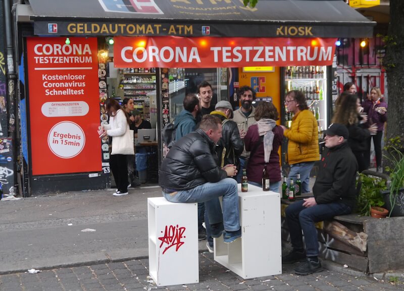 Corona-Testzentrum am Kottbusser Tor in Berlin während der sogenannten "Corona-Krise" am 01.05.2022.